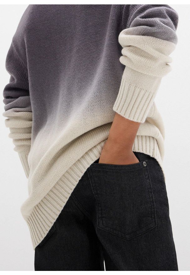 bonprix - Sweter w cieniowanym kolorze. Kolor: szary