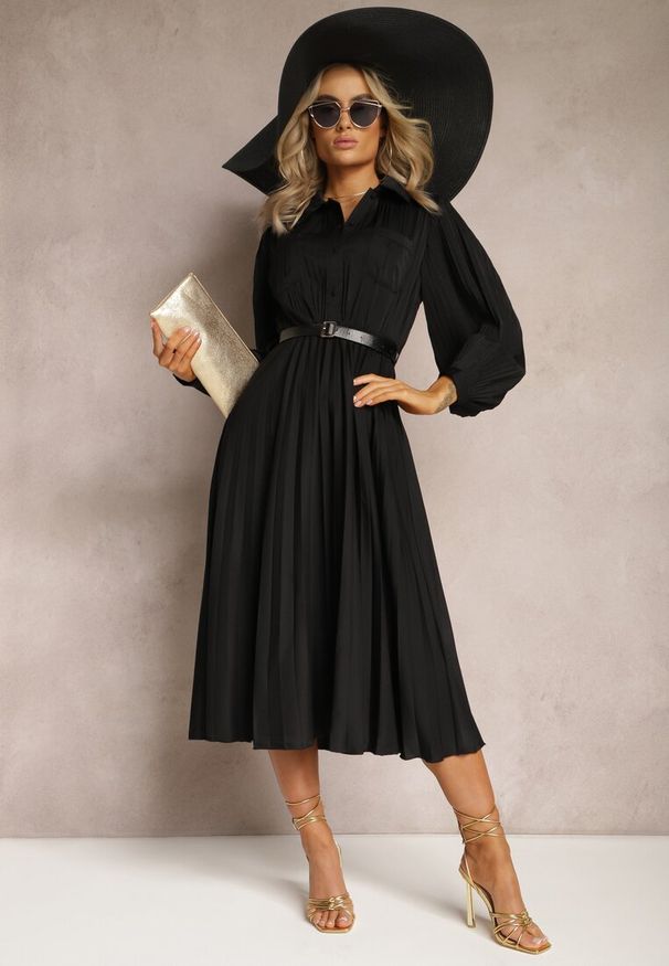 Renee - Czarna Rozkloszowana Sukienka Midi z Guzikami i Paskiem Ozdobiona Plisowaniem Lathori. Kolor: czarny. Wzór: aplikacja. Długość: midi