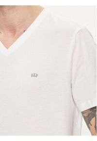 GAP - Gap T-Shirt 753771-00 Biały Regular Fit. Kolor: biały. Materiał: bawełna, syntetyk #4