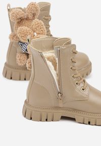 Born2be - Ciemnobeżowe Botki Workery Ozdobione Królikiem 3D Retisa. Okazja: na co dzień. Kolor: beżowy. Materiał: jeans. Wzór: aplikacja. Styl: casual, elegancki #3