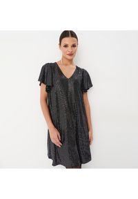 Mohito - Błyszcząca czarna sukienka mini - Czarny. Kolor: czarny. Długość: mini