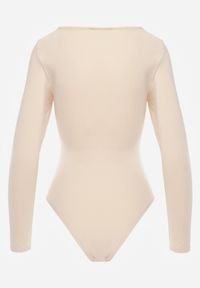 Born2be - Beżowe Body z Kwadratowym Dekoltem Phicise. Okazja: na co dzień. Typ kołnierza: dekolt kwadratowy. Kolor: beżowy. Materiał: wiskoza, jeans. Styl: casual, wizytowy #3