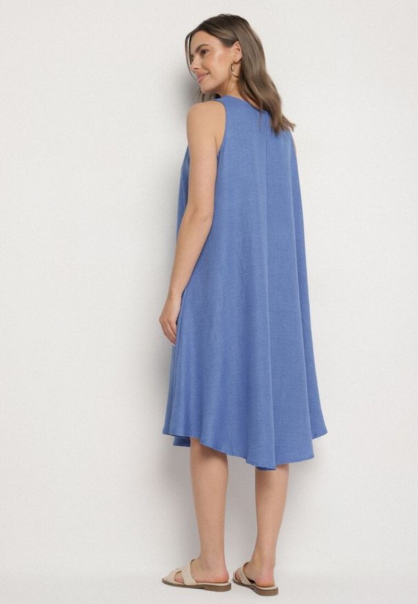 Born2be - Niebieska Rozkloszowana Klasyczna Sukienka Lunetira. Okazja: na spacer, na co dzień. Kolor: niebieski. Materiał: jeans. Typ sukienki: proste. Styl: klasyczny