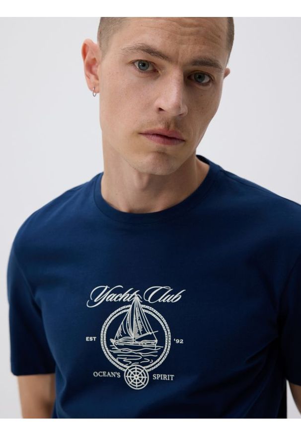 Reserved - T-shirt regular z merceryzowanej bawełny - granatowy. Kolor: niebieski. Materiał: bawełna