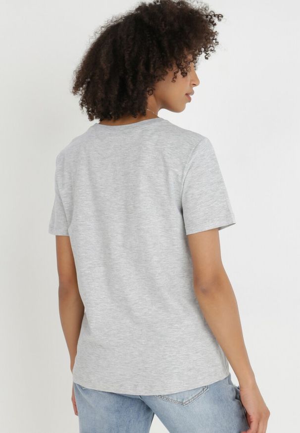 Born2be - Jasnoszary T-shirt Keatris. Kolor: szary. Materiał: dzianina, bawełna. Długość rękawa: krótki rękaw. Długość: krótkie