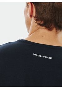 Pako Lorente - PAKO LORENTE – Granatowy gładki T-shirt Basic. Kolor: czarny, niebieski, biały. Materiał: bawełna, elastan. Długość rękawa: krótki rękaw. Długość: krótkie. Wzór: gładki. Styl: klasyczny #4