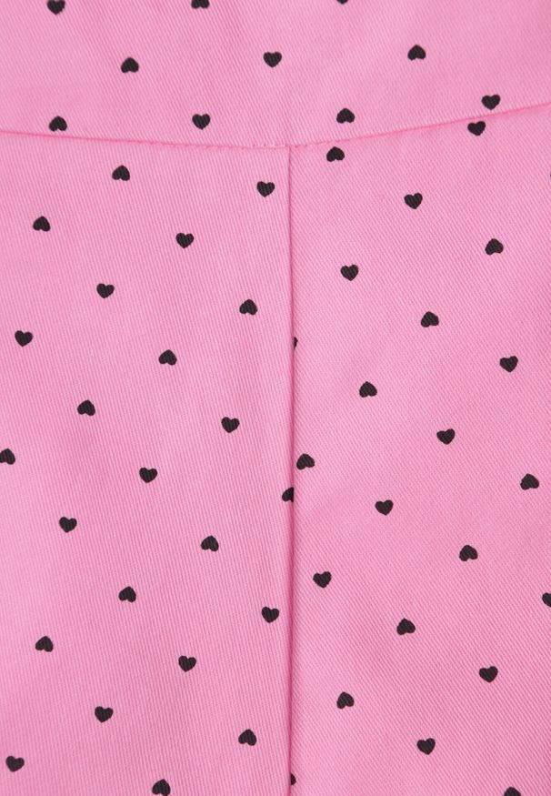 Born2be - Różowe Bawełniane Spódnico-Szorty z Wysokim Stanem Ozdobione Serduszkami Iosise. Okazja: na co dzień, na spacer. Stan: podwyższony. Kolor: różowy. Materiał: bawełna. Wzór: aplikacja. Styl: elegancki, casual