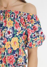 Born2be - Granatowo-Żółta Sukienka Hiszpanka z Gumką w Pasie Cedrinth. Typ kołnierza: dekolt hiszpanka. Kolor: niebieski. Materiał: wiskoza, tkanina. Długość rękawa: krótki rękaw. Wzór: kwiaty, nadruk #2
