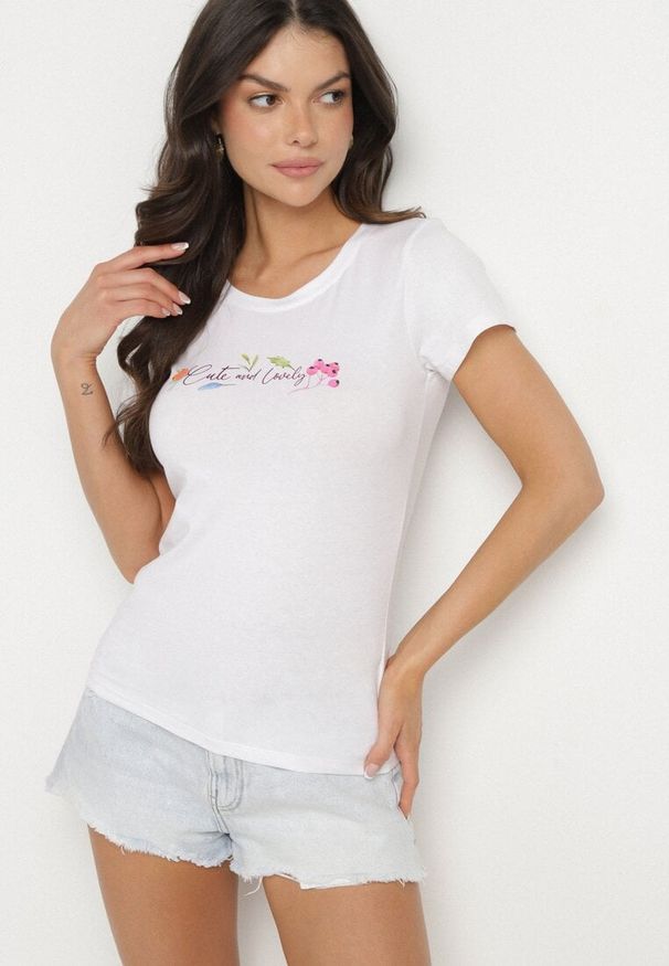 Born2be - Biały Bawełniany T-shirt z Ozdobnym Nadrukiem Zaromira. Okazja: na co dzień. Kolor: biały. Materiał: bawełna. Wzór: nadruk. Styl: klasyczny, elegancki, casual