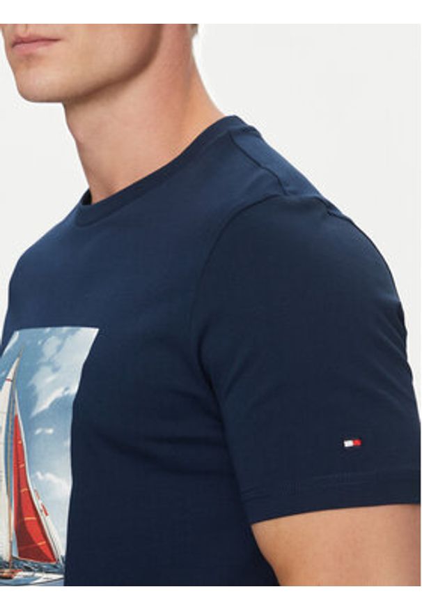 TOMMY HILFIGER - Tommy Hilfiger T-Shirt Color Photo Print MW0MW38615 Granatowy Regular Fit. Kolor: niebieski. Materiał: bawełna. Wzór: nadruk