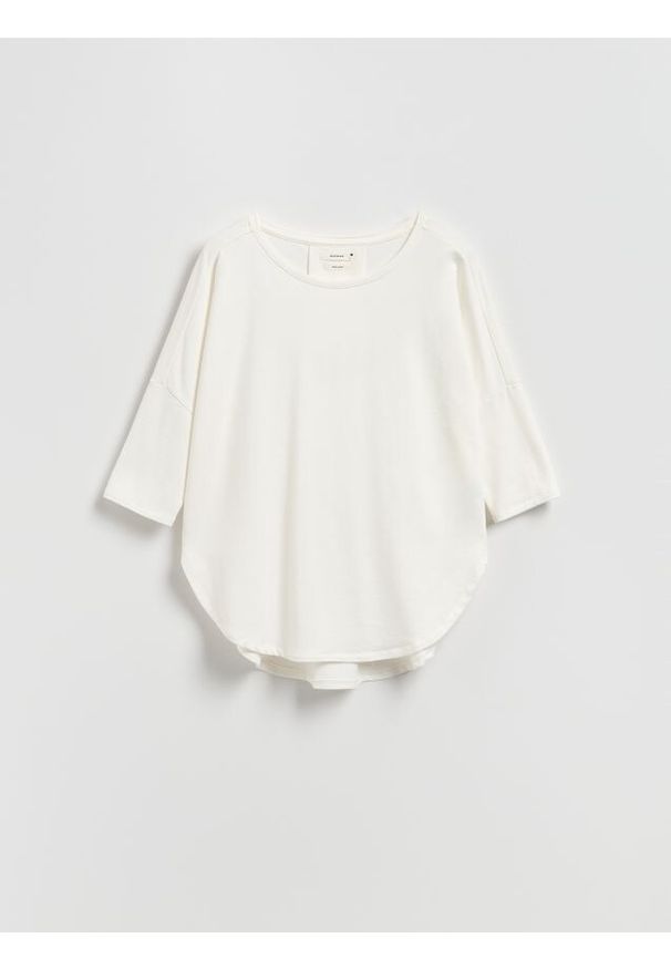 Reserved - Longsleeve z modalem - złamana biel. Materiał: dzianina. Długość rękawa: długi rękaw