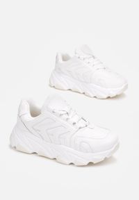 Renee - Białe Sneakersy Rhethishia. Kolor: biały. Materiał: jeans. Szerokość cholewki: normalna. Wzór: aplikacja #4