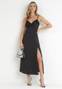 Born2be - Czarna Sukienka Maxi na Ramiączkach z Głębokim Dekoltem Issabelle. Kolor: czarny. Długość rękawa: na ramiączkach. Typ sukienki: kopertowe. Długość: maxi #2