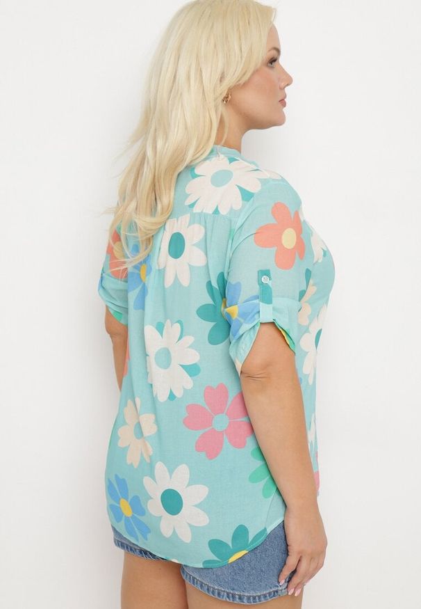 Born2be - Miętowa Wiskozowa Koszula Zapinana na Guziki z Rękawem Długości 3/4 i Wzorem w Kwiaty Xebbia. Okazja: na spotkanie biznesowe, do pracy, na co dzień. Kolor: miętowy. Materiał: wiskoza. Wzór: kwiaty. Styl: casual, biznesowy