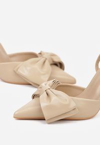 Born2be - Ciemnobeżowe Sandały na Szpilce Typu Slingback z Kokardą Liorafera. Okazja: na co dzień. Kolor: beżowy. Materiał: jeans. Wzór: aplikacja. Obcas: na szpilce. Styl: casual #4