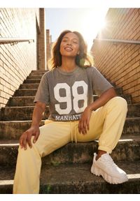 Sinsay - Koszulka z krótkim rękawem - szary. Kolor: szary. Długość rękawa: krótki rękaw. Długość: krótkie #1