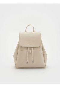 Reserved - Plecak z troczkami - kremowy. Kolor: kremowy. Materiał: skórzane #1