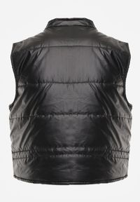 Renee - Czarna Kamizelka o Krótkim Kroju ze Ściągaczem w Talii i Naszywką Mevannae. Okazja: na spotkanie biznesowe. Kolor: czarny. Materiał: jeans. Długość: krótkie. Wzór: aplikacja. Styl: biznesowy, elegancki #6