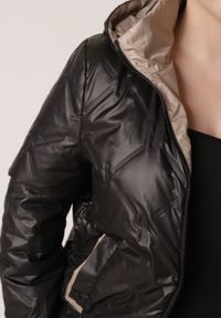 Born2be - Czarna Pikowana Kurtka z Odpinanym Kapturem i Dłuższym Tyłem Harmenope. Okazja: na co dzień. Kolekcja: plus size. Kolor: czarny. Materiał: poliester, jeans. Długość: długie. Styl: casual #4