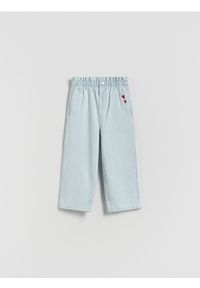 Reserved - Jeansy baggy w paski - niebieski. Kolor: niebieski. Materiał: jeans. Wzór: paski #1