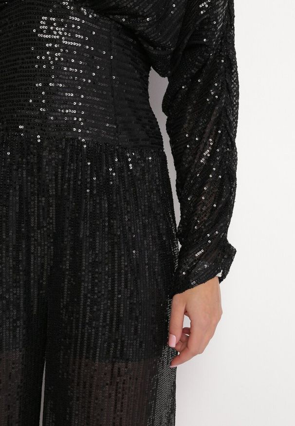 Born2be - Czarny Długi Kombinezon Taliowany w Cekiny Bellune. Kolor: czarny. Długość: długie