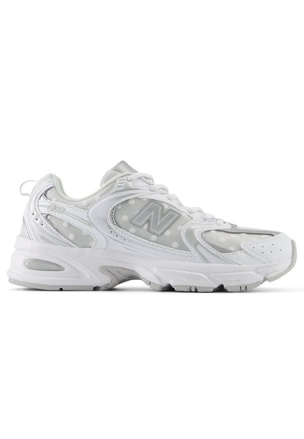 Buty damskie New Balance U530HFW – białe. Kolor: biały. Materiał: materiał, syntetyk. Szerokość cholewki: normalna. Sezon: lato. Sport: turystyka piesza