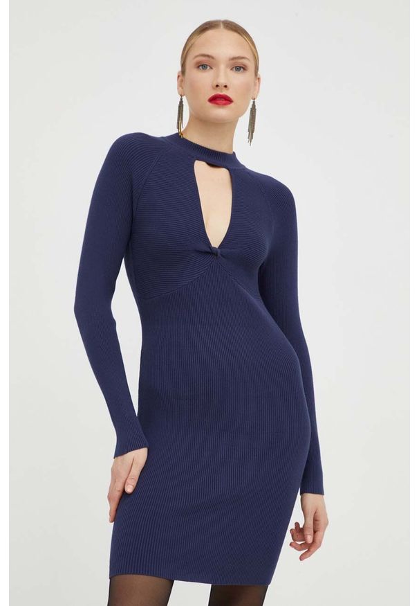 Guess sukienka kolor granatowy mini dopasowana. Kolor: niebieski. Materiał: materiał, dzianina, wiskoza. Długość rękawa: długi rękaw. Typ sukienki: dopasowane. Długość: mini