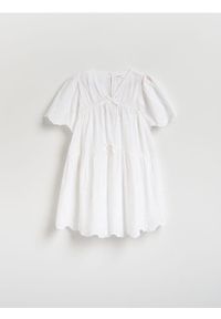 Reserved - Bawełniana sukienka z haftem - biały. Kolor: biały. Materiał: bawełna. Wzór: haft #1