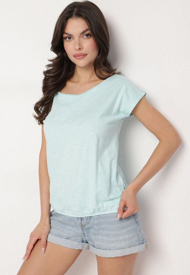 Born2be - Jasnoniebieski Bawełniany T-shirt w Klasycznym Stylu Raliessa. Okazja: na co dzień. Kolor: niebieski. Materiał: bawełna. Sezon: lato, wiosna. Styl: klasyczny