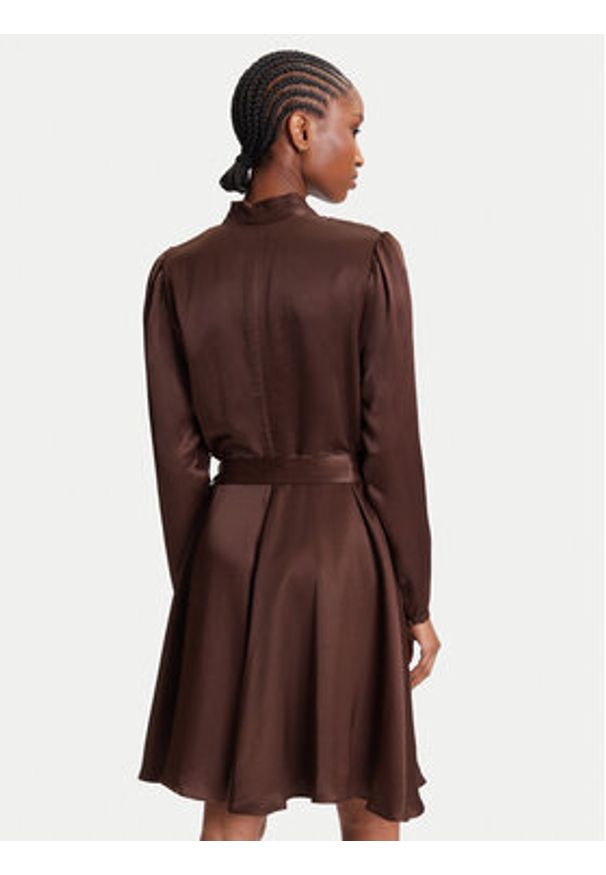 Marciano Guess Sukienka codzienna 5YGK28 7350A Brązowy Regular Fit. Okazja: na co dzień. Kolor: brązowy. Materiał: wiskoza. Typ sukienki: proste. Styl: casual