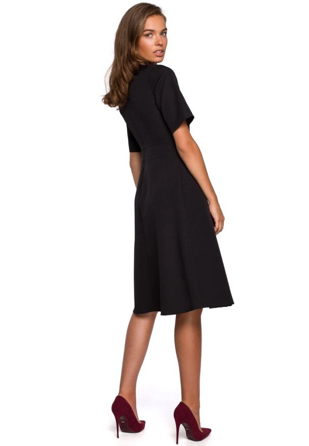 Stylove - Sukienka elegancka trapezowa z asymetrycznym dołem czarny wizytowa. Okazja: na komunię, na spotkanie biznesowe, do pracy. Kolor: czarny. Typ sukienki: asymetryczne, trapezowe. Styl: elegancki, wizytowy