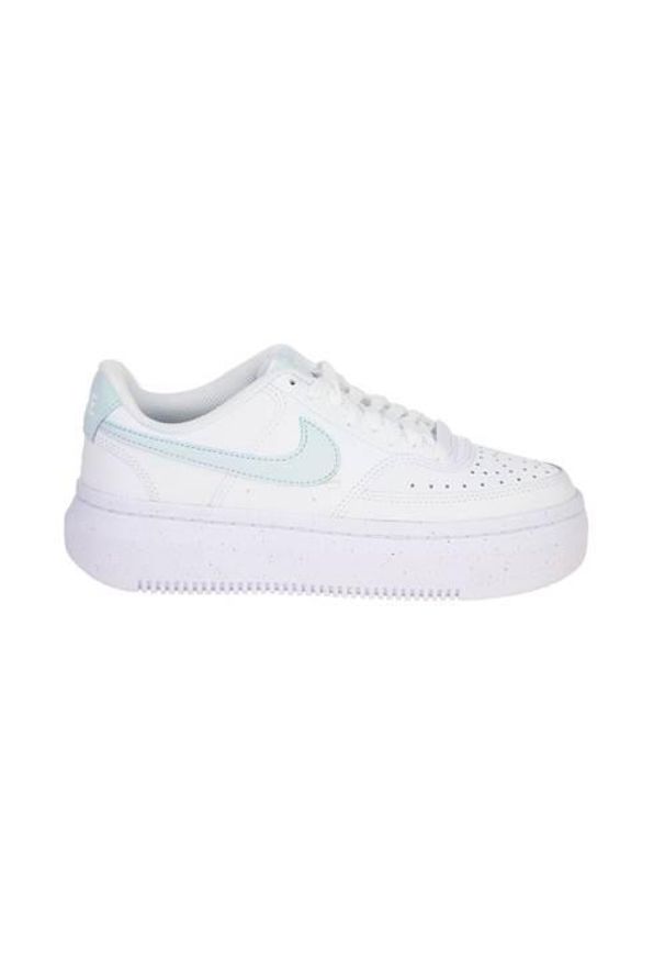 Buty do chodzenia damskie Nike W Court Vision Alta. Zapięcie: sznurówki. Kolor: biały, wielokolorowy. Materiał: tkanina, skóra, materiał, syntetyk, guma. Szerokość cholewki: normalna. Model: Nike Court. Sport: turystyka piesza