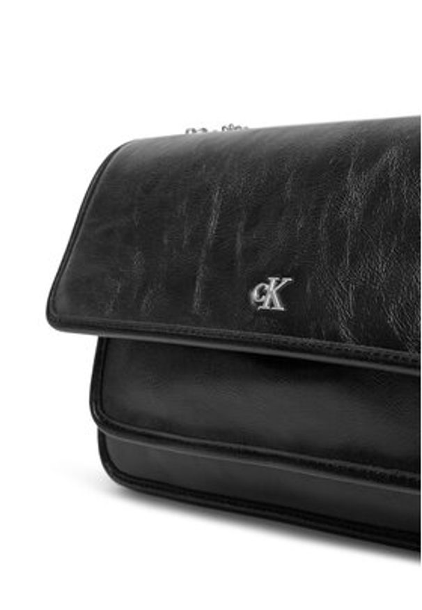 Calvin Klein Jeans Torebka Chain Ew Flap Conv Chain Bag LV04K3084G Czarny. Kolor: czarny. Materiał: skórzane