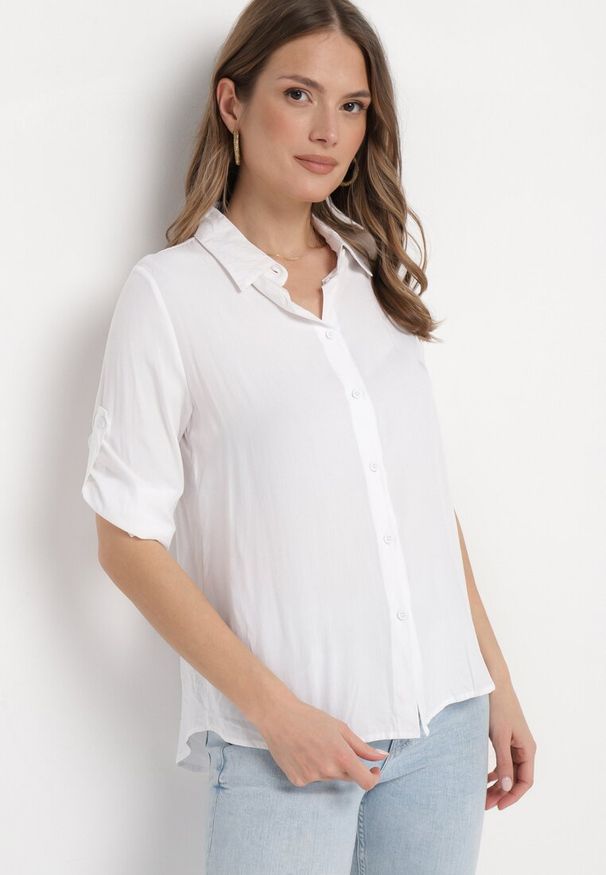 Born2be - Biała Klasyczna Koszula z Bawełny i Wiskozy Yelvira. Kolor: biały. Materiał: bawełna, wiskoza. Styl: klasyczny