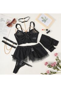 Intica - Komplet bielizny gładkiej z subtelnymi wykończeniami Suvikki. Kolor: czarny. Materiał: materiał. Wzór: gładki