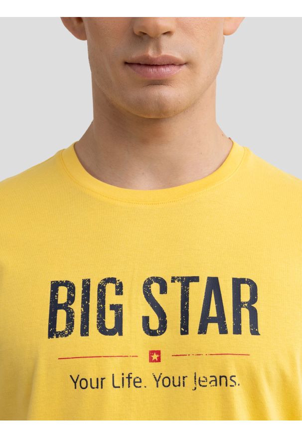 Big-Star - Koszulka męska o klasycznym kroju żółta Bruno 200. Okazja: na co dzień. Kolor: żółty. Materiał: skóra, bawełna. Wzór: nadruk. Sezon: lato. Styl: klasyczny