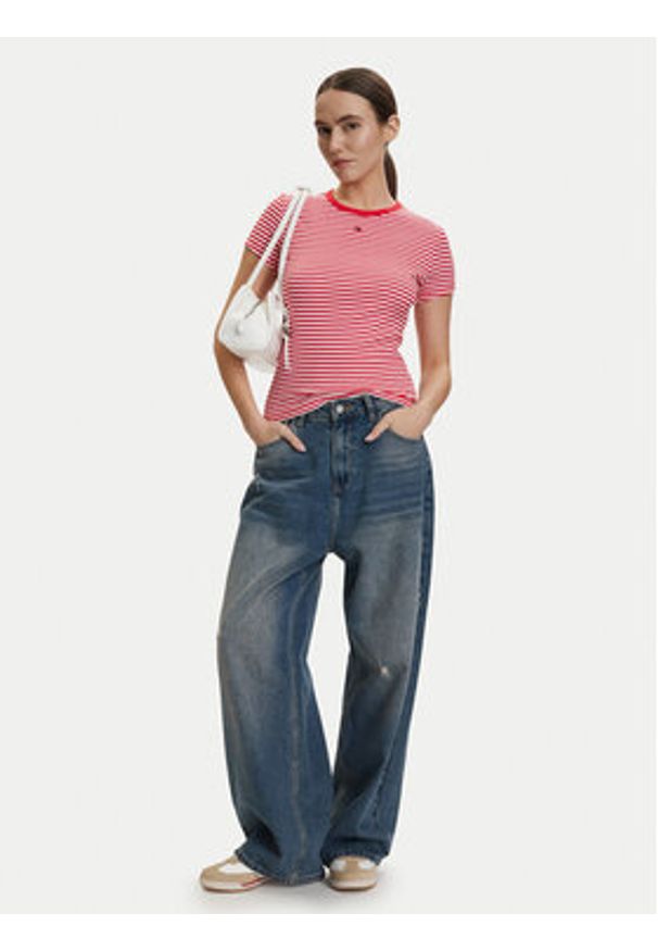 Tommy Jeans T-Shirt DW0DW17383 Czerwony Slim Fit. Kolor: czerwony. Materiał: bawełna