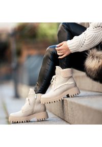 Beżowe Botki Lemar Skórzane Ocieplane Buty Damskie. Kolor: beżowy. Materiał: skóra. Szerokość cholewki: normalna #7