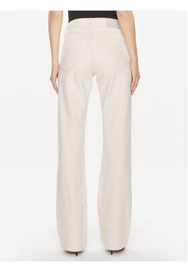 Calvin Klein Jeansy Mid Rise Relax Bootcut Ecru K20K206308 Biały Slim Fit. Kolor: biały