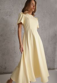 Renee - Żółta Rozkloszowana Sukienka Koktajlowa VICES na Krótki Rękaw Nessesha. Okazja: na randkę, na wesele, na ślub cywilny. Kolor: żółty. Długość rękawa: krótki rękaw. Styl: wizytowy. Długość: mini #1