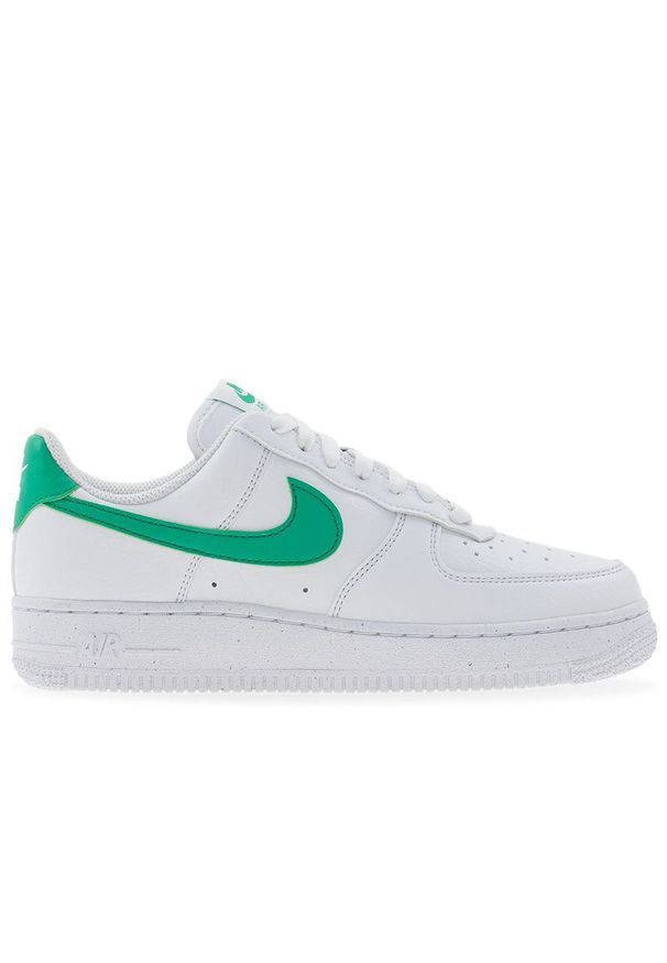 Buty damskie Nike Air Force 1 '07 Next Nature DV3808-108 - białe. Kolor: biały. Materiał: guma, skóra, syntetyk. Szerokość cholewki: normalna. Sezon: lato. Model: Nike Air Force. Sport: koszykówka