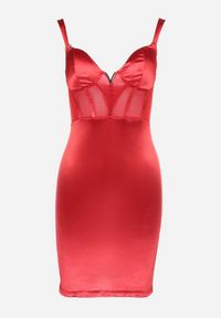 Born2be - Czerwona Sukienka Bieliźniana Havaa. Typ kołnierza: dekolt w kształcie V. Kolor: czerwony. Długość rękawa: na ramiączkach. Typ sukienki: dopasowane. Długość: mini