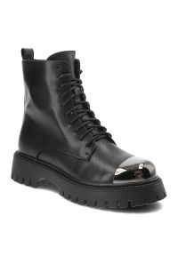 Czarne Botki Filippo Ocieplane Obuwie Damskie. Okazja: na co dzień, na spacer. Zapięcie: sznurówki. Kolor: czarny. Materiał: skóra, guma. Szerokość cholewki: normalna. Styl: klasyczny, casual, elegancki #1