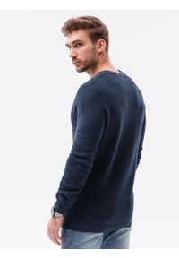 Ombre Clothing - Sweter męski E185 - ciemnoniebieski - XXL. Kolor: niebieski. Materiał: akryl, bawełna. Długość rękawa: długi rękaw. Długość: długie. Wzór: aplikacja. Sezon: zima, jesień