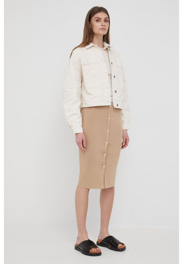 Calvin Klein Jeans spódnica kolor beżowy midi prosta. Okazja: na co dzień. Kolor: beżowy. Materiał: dzianina. Wzór: gładki. Styl: casual
