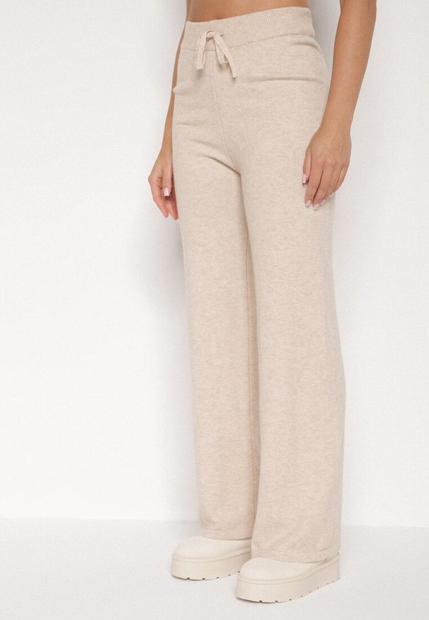 Born2be - Beżowy Dzianinowy Komplet z Bawełną i Wełną Długi Sweter i Szerokie Spodnie Reinesa. Kolor: beżowy. Materiał: wełna, bawełna, dzianina