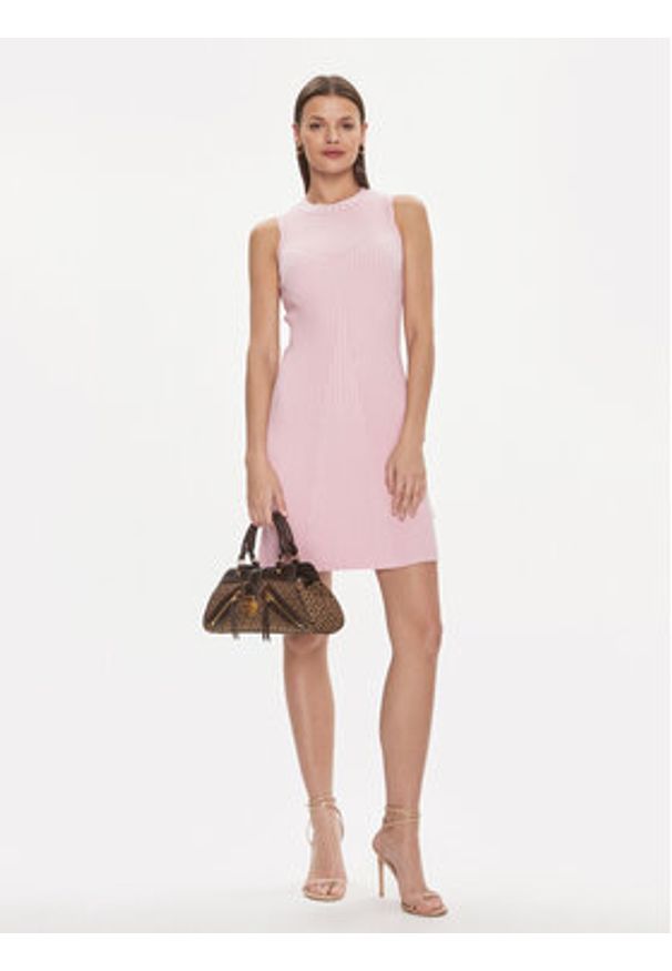 Guess Sukienka codzienna Allie W4RK20 Z2YN2 Różowy Bodycon Fit. Okazja: na co dzień. Kolor: różowy. Materiał: syntetyk, wiskoza. Typ sukienki: bodycon, proste. Styl: casual