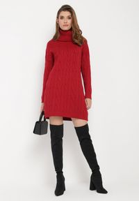 Born2be - Bordowa Sweterkowa Mini Sukienka z Szerokim Golfem i Ściągaczami Patricime. Typ kołnierza: golf. Kolor: czerwony. Długość: mini