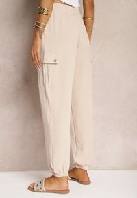 Renee - Beżowe Spodnie Cargo High Waist Wykończone Gumką w Pasie Nellindra. Okazja: na co dzień. Stan: podwyższony. Kolor: beżowy. Materiał: jedwab. Styl: klasyczny, elegancki, casual #3
