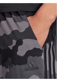 Adidas - adidas Szorty sportowe Seasonal Essentials Camouflage IY6630 Szary Regular Fit. Kolor: szary. Materiał: bawełna. Styl: sportowy #5